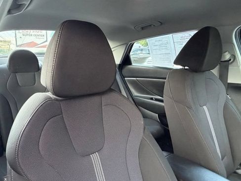 Used 2023 Hyundai Elantra SE w/ Preferred Accessory Package FWD image 29