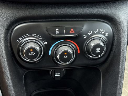 Used 2015 Dodge Dart SXT FWD image 21