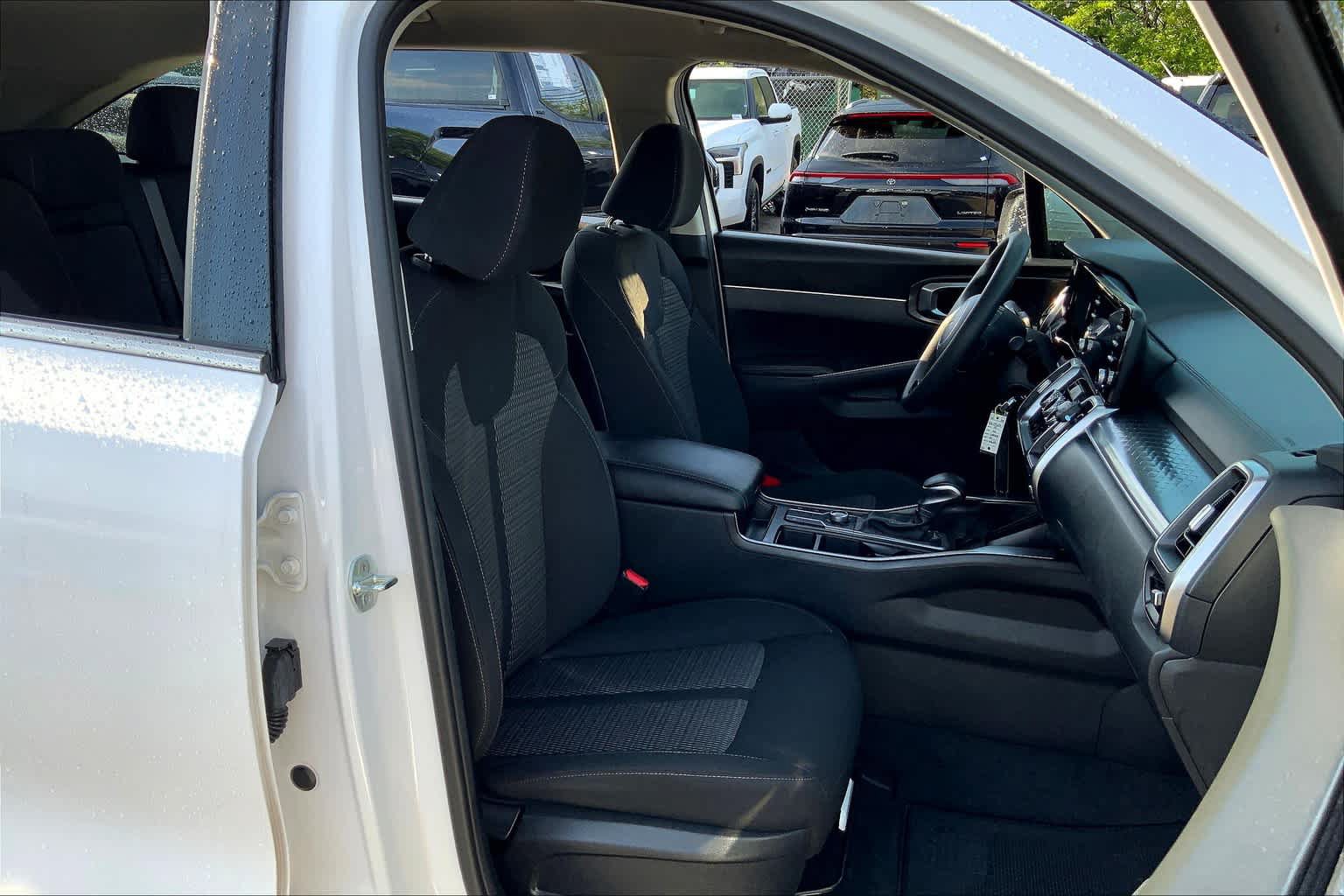 Used 2023 Kia Sorento LX AWD/4WD image 9