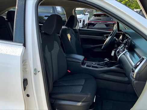 Used 2023 Kia Sorento LX AWD/4WD image 9