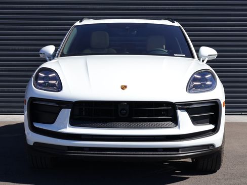 New 2026 Porsche Macan image 6