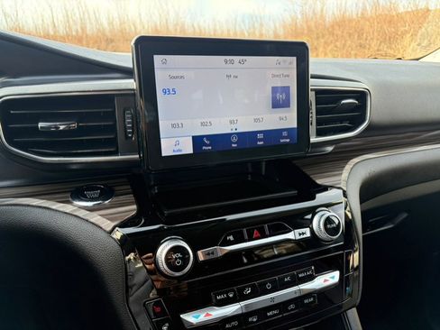 Used 2024 Ford Explorer Limited image 30