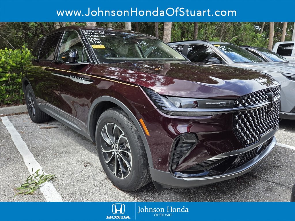 Used 2024 Lincoln Nautilus Premier AWD/4WD image 1