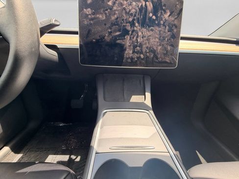 Used 2024 Tesla Model Y Long Range RWD image 11