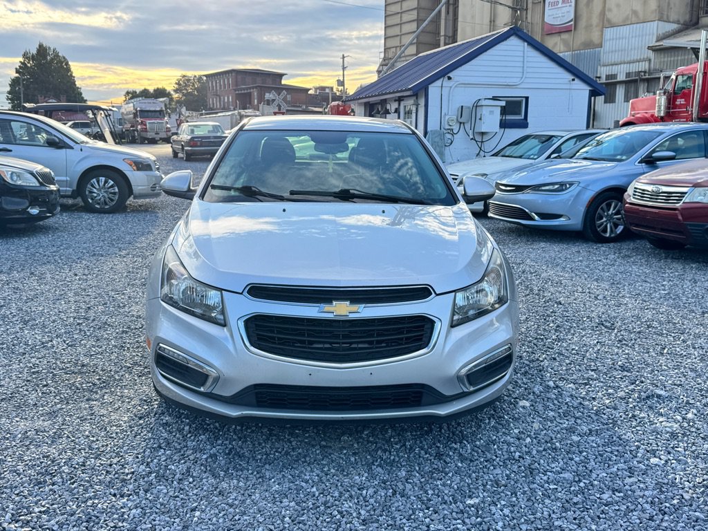 Used 2016 Chevrolet Cruze LT FWD image 2