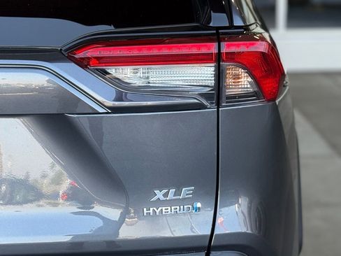 Used 2023 Toyota RAV4 XLE Premium image 16