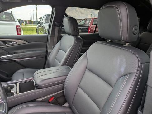 Used 2025 Chevrolet Traverse LT AWD/4WD image 15