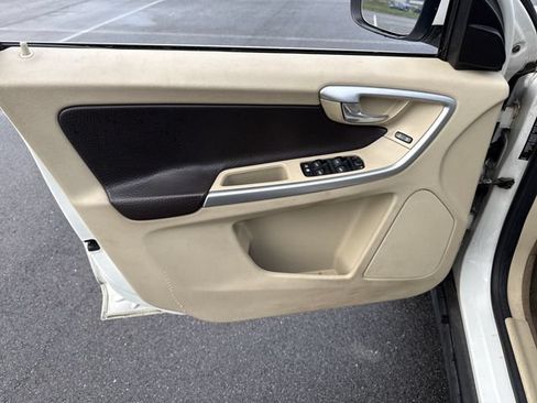 Used 2010 Volvo XC60 T6 AWD/4WD image 23