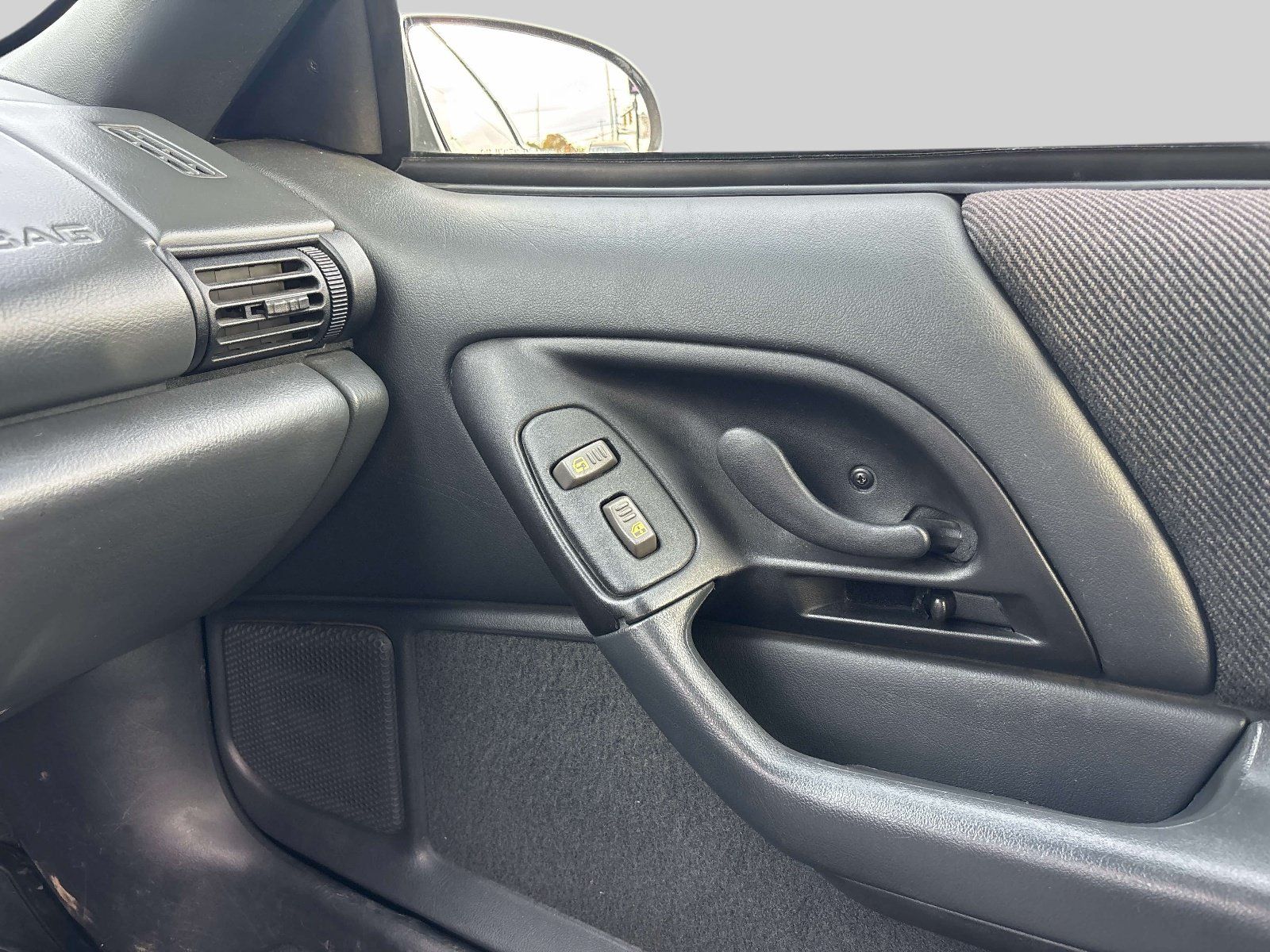 Used 1993 Chevrolet Camaro LT RWD image 17