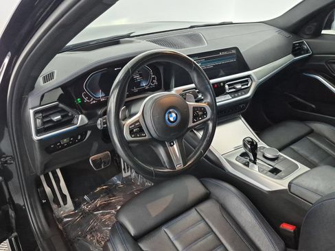 Used 2022 BMW 330e xDrive w/ M Sport Package AWD/4WD image 4