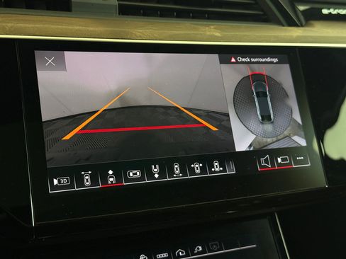 Used 2023 Audi e-tron Premium Plus w/ Premium Plus Package image 27