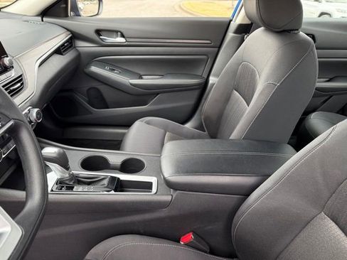 Used 2025 Nissan Altima 2.5 SV image 25