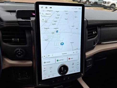 Used 2023 Ford Expedition Platinum image 17