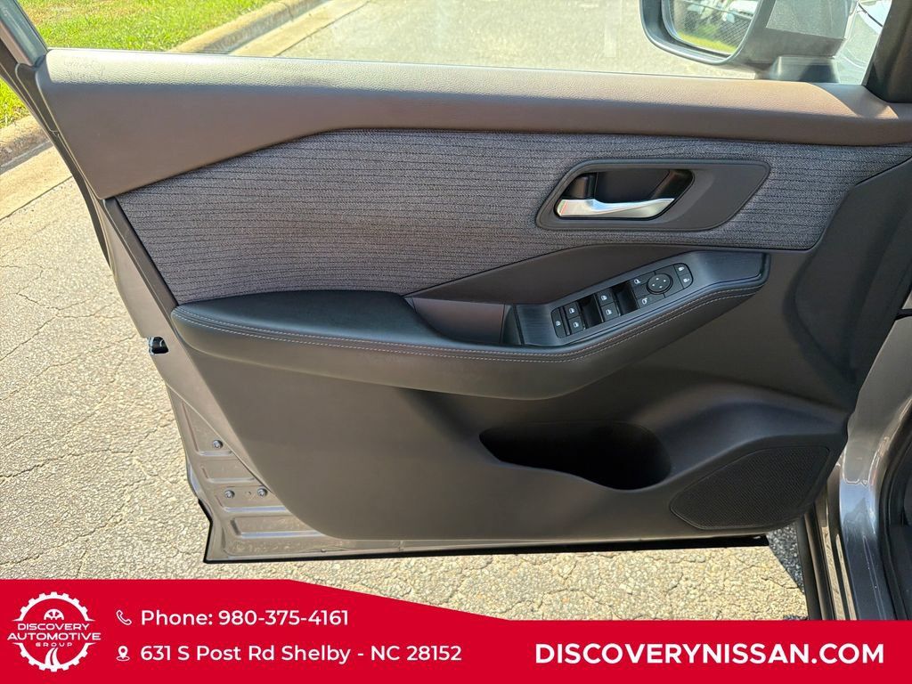 Certified 2023 Nissan Rogue SV FWD image 9