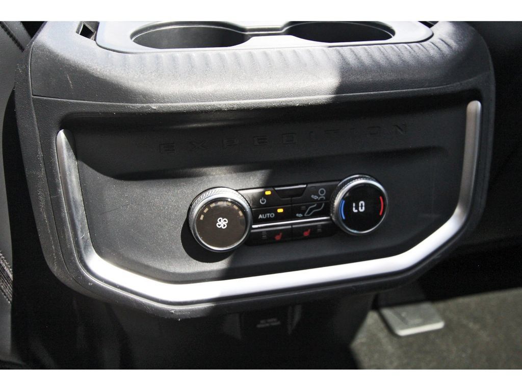 Used 2025 Ford Expedition Platinum AWD/4WD image 15