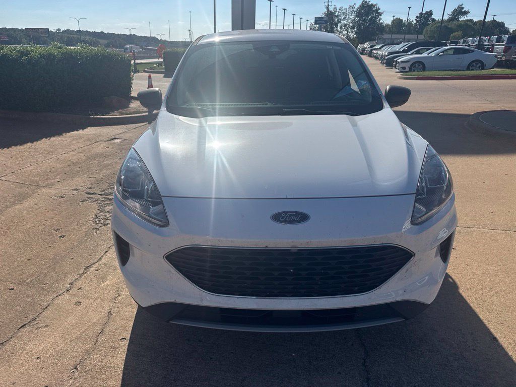 Used 2022 Ford Escape SE FWD image 2