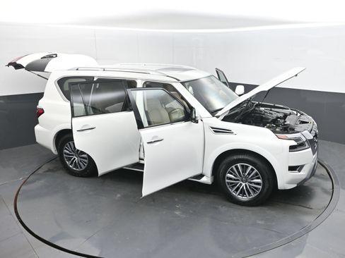 Used 2024 Nissan Armada SL w/ Captain's Chairs Package RWD image 37