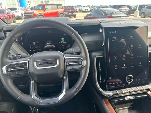 Used 2025 GMC Yukon XL Denali AWD/4WD image 44