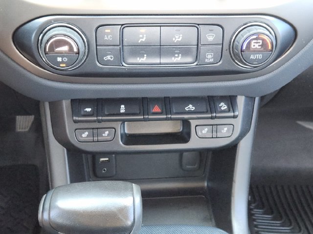 Used 2017 Chevrolet Colorado Z71 AWD/4WD image 19