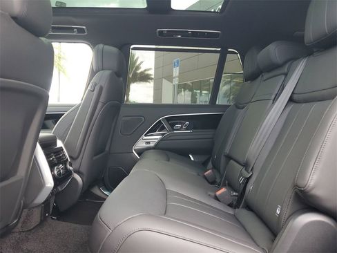 New 2025 Land Rover Range Rover Long Wheelbase SE image 16