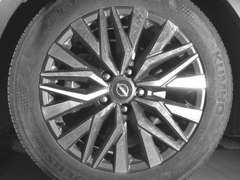 Used 2025 Nissan Altima 2.5 SV FWD image 13