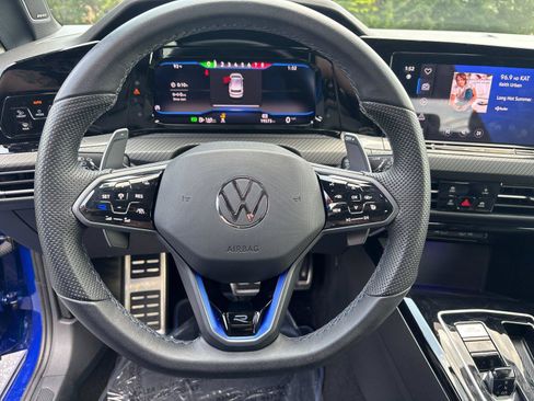 Used 2024 Volkswagen Golf R AWD/4WD image 18