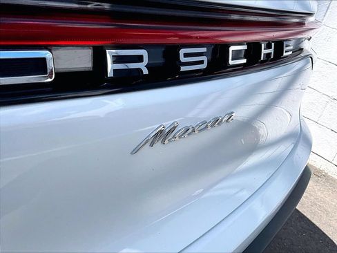 Certified 2026 Porsche Macan AWD/4WD image 33