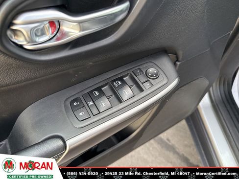 Used 2019 Jeep Cherokee Latitude w/ Popular Appearance Group image 11