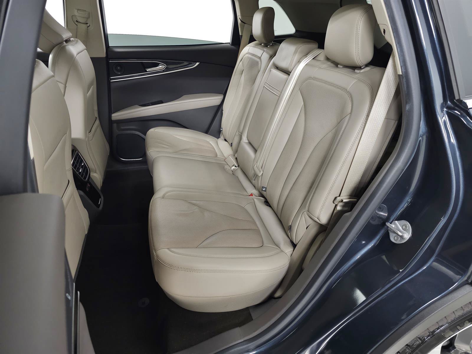Used 2021 Lincoln Nautilus Reserve AWD/4WD image 32