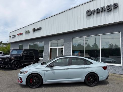 Used 2025 Volkswagen Jetta GLI Autobahn FWD image 4