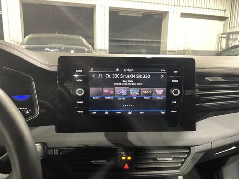 Used 2025 Volkswagen Jetta SE image 21