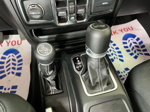 Used 2022 Jeep Wrangler Unlimited Sahara w/ Cold Weather Group image 11