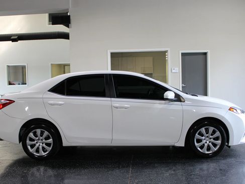 Used 2014 Toyota Corolla LE FWD image 2