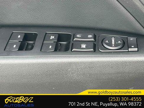 Used 2017 Hyundai Elantra Limited w/ Limited Tech Package 04 FWD image 32