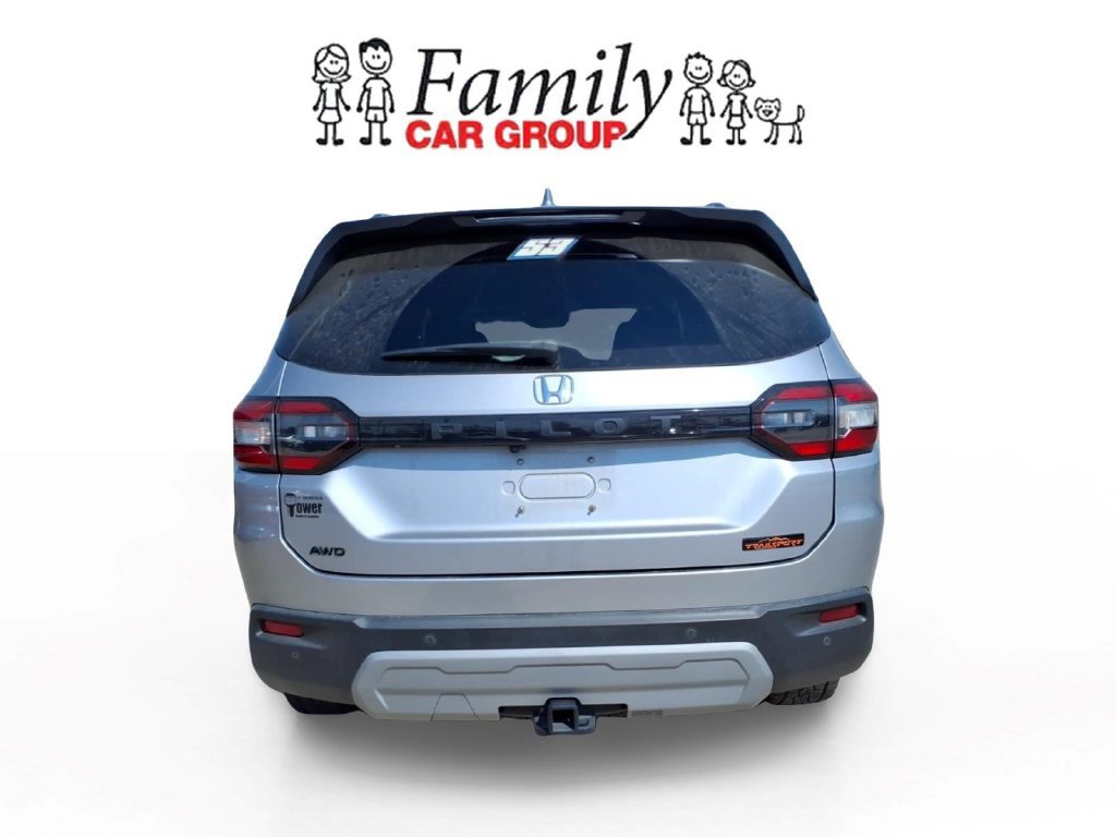 Used 2025 Honda Pilot TrailSport image 3