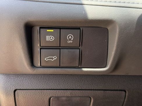 Used 2023 Toyota Highlander XLE FWD image 26