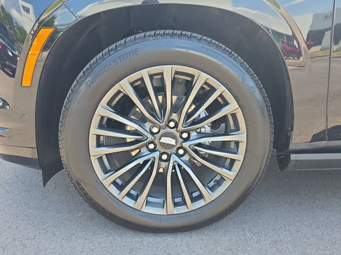 Used 2026 Cadillac Escalade Platinum Sport w/ LPO, Floor Liner Package AWD/4WD image 9