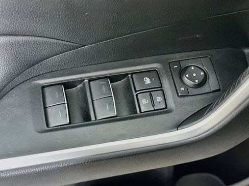 Used 2025 Toyota RAV4 XLE AWD/4WD image 15