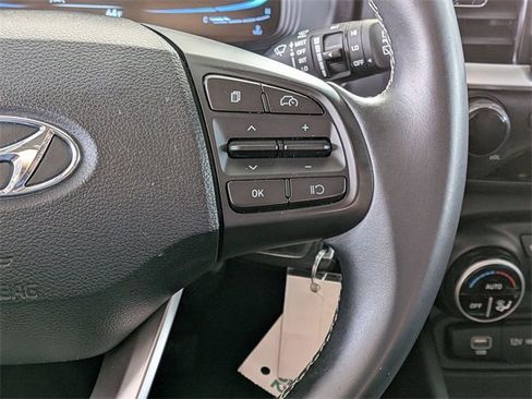 Used 2023 Hyundai Venue SEL image 16