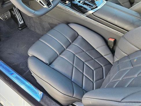 New 2026 BMW 750e xDrive image 4