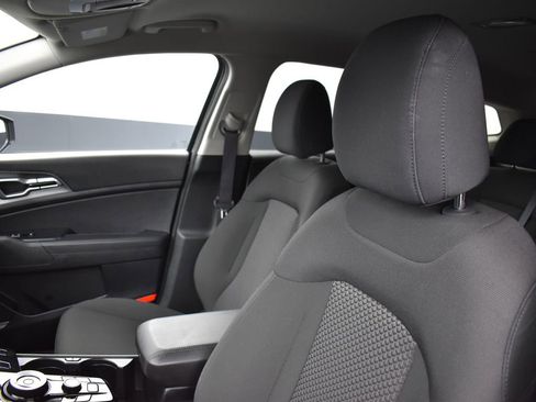 Used 2025 Kia Sportage LX image 13