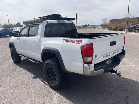 Used 2017 Toyota Tacoma TRD Off-Road w/ Tow Package (A/T) image 5