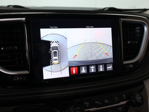 Used 2024 Chrysler Pacifica Limited w/ Uconnect Theater Family Group AWD/4WD image 6