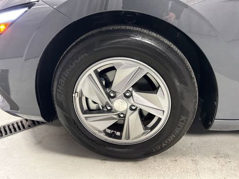 Used 2025 Hyundai Elantra SE image 9