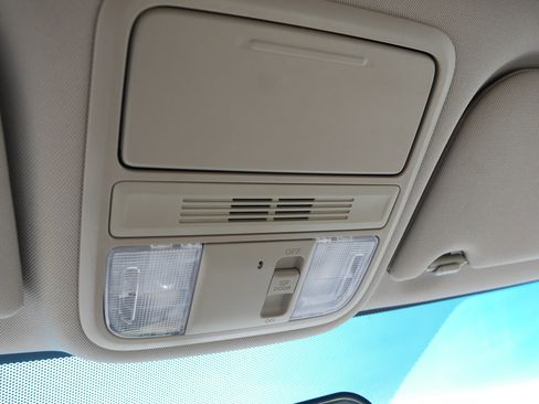 Used 2014 Honda Odyssey LX image 32