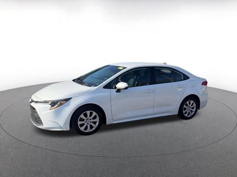 Used 2025 Toyota Corolla LE image 7