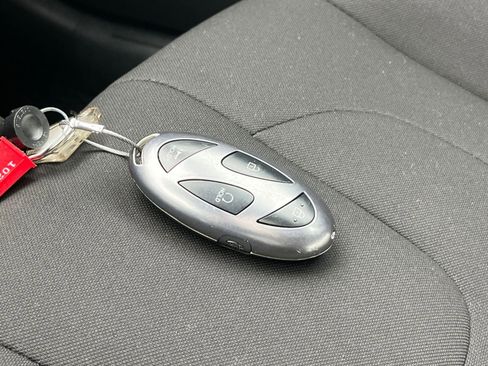 Used 2025 Hyundai Elantra SEL image 21