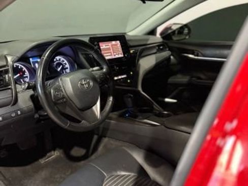 Used 2021 Toyota Camry SE image 8