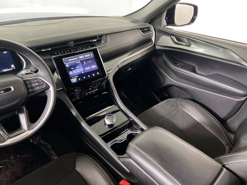 Used 2023 Jeep Grand Cherokee Altitude AWD/4WD image 22