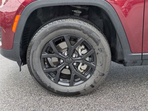 Used 2025 Jeep Grand Cherokee Altitude AWD/4WD image 14
